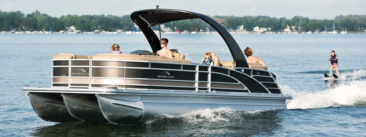 2018 Larson LX225IO for sale in Lakeview Marine, Webster, Massachusetts